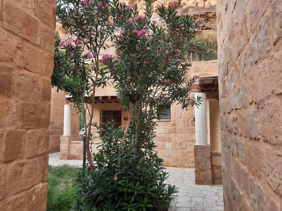 Afra Hot Springs Chalets At-Tafilah 외부 사진